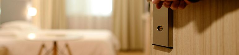 Photo of a water drop falling on a leaf